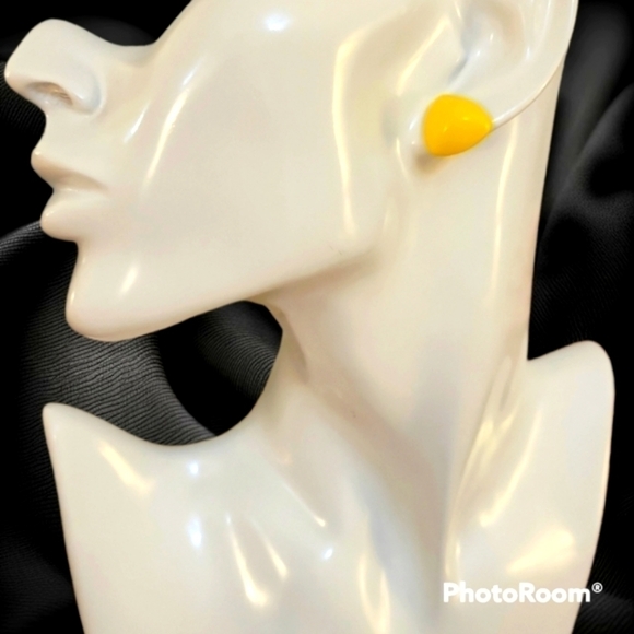3/$30 Vtg Yellow Acrylic Triangle Post Earrings - Picture 1 of 6